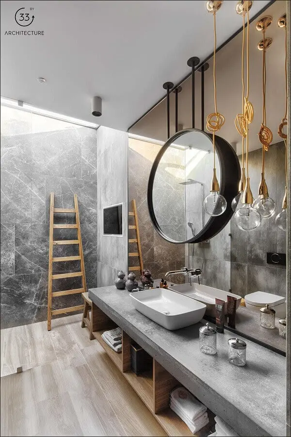 decoração moderna para banheiro cinza com madeira e pendente minimalista dourado Foto ArchiTecture
