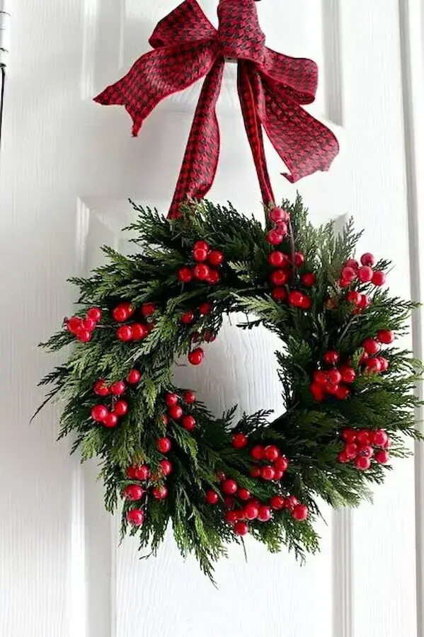 Christmas decoration with simple garland Photo Home Decoration