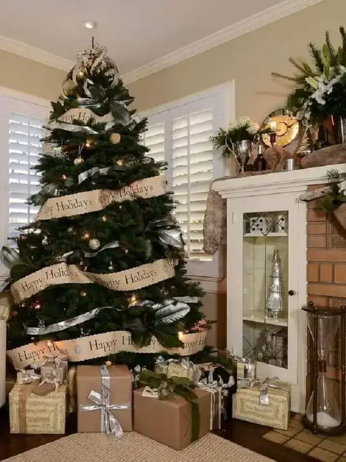 decoração natalina com árvore grande Foto Cantinho da Cher