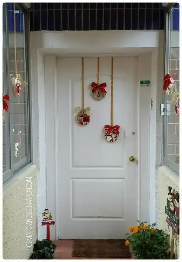 decoração natalina simples para porta Foto Pinterest