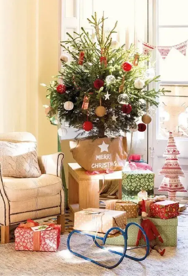decoration for small christmas tree Photo El Mueble