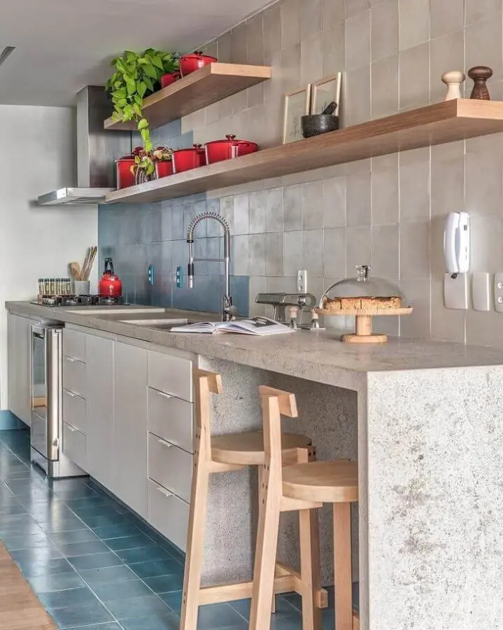 decoração simples para cozinha com bancada de concreto Foto Voa Arquitetura