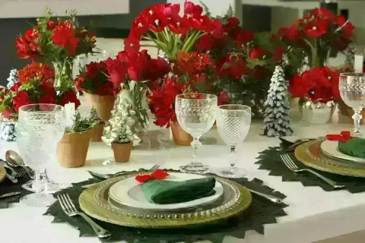 decoração vermelha e verde para mesa de natal