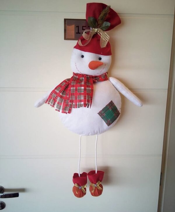 Enfeite de natal para porta feito boneco de neve