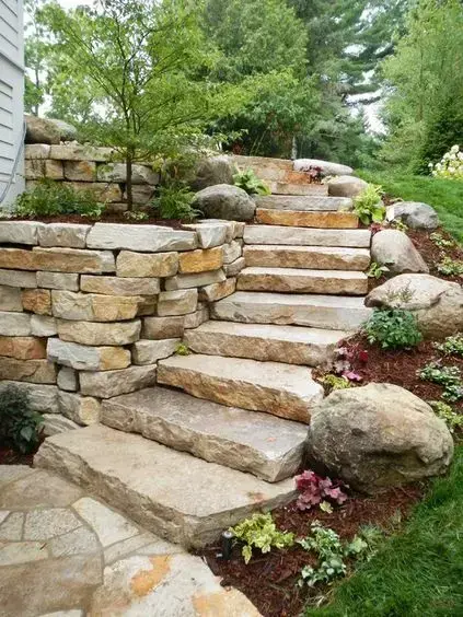 escada externa - escada de pedra rústica 