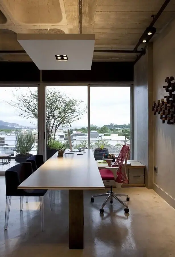 escritório moderno decorado com cadeira giratória rosa Foto Juliana Pippi