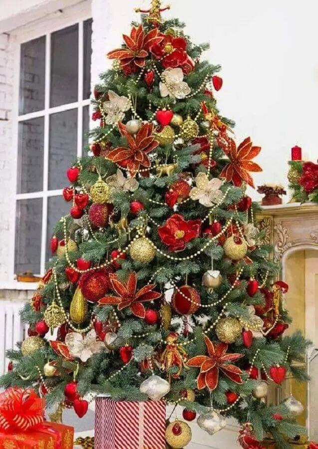 flores e bolas para enfeites de árvore de natal l Foto Pinterest