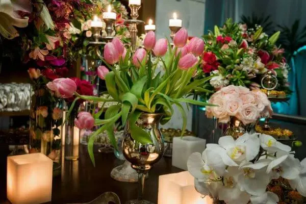 Flores para casamento com tulipas e orquídeas
