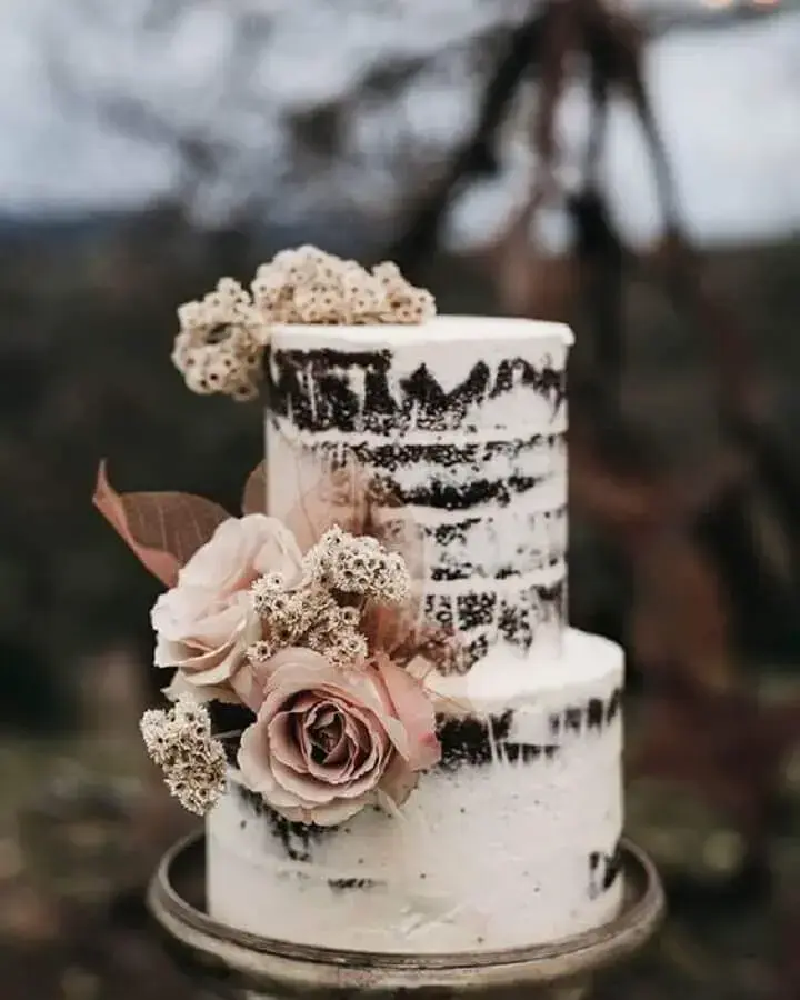 flores para decoração de bolo de casamento rústico e simples Foto Pinterest