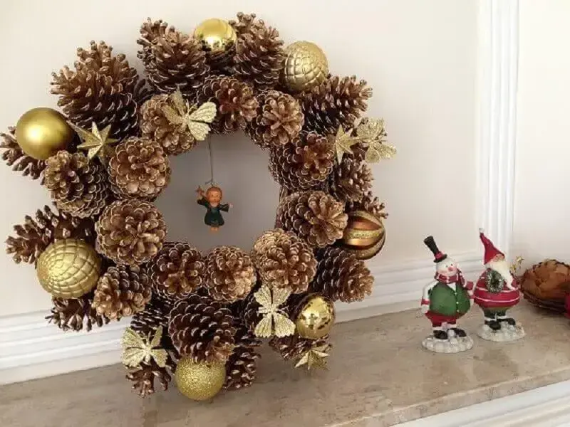 guirlanda dourada para decoração natalina Foto Pinterest