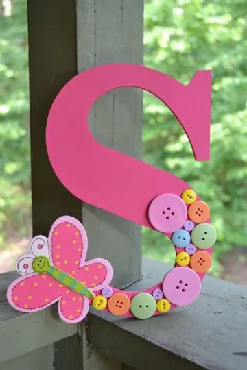 letras decorativas - letra s rosa decorada com botões 