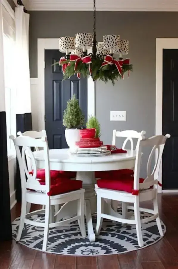 Dining room chandelier with Christmas decoration Photo KOVI Fabrics