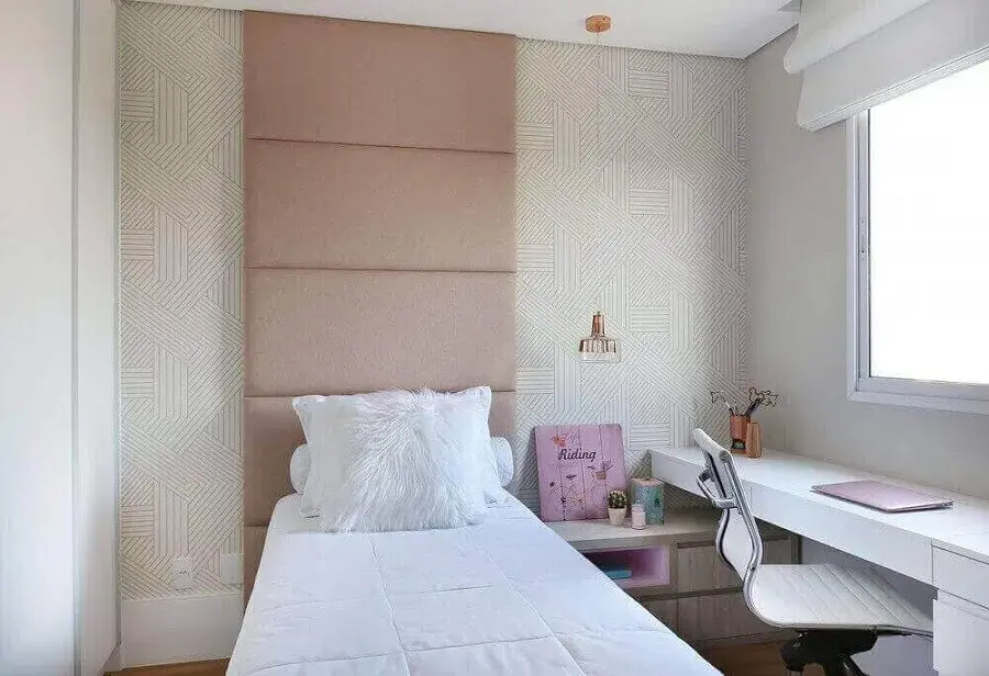 mesa de estudo para quarto feminino branco e rosa decorado com cabeceira estofada Foto Belluzzo Martinhão
