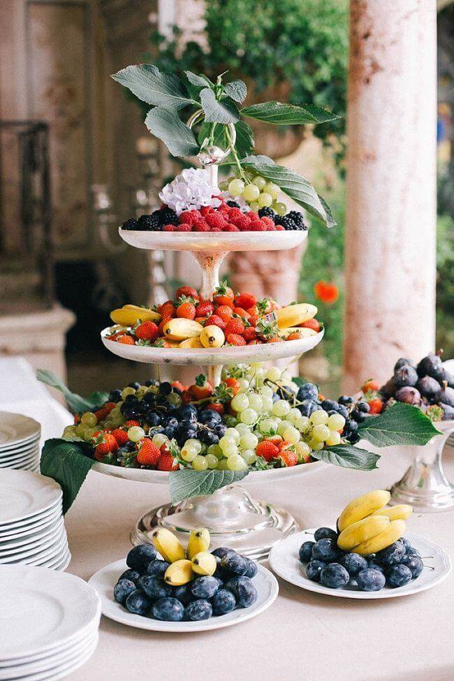 Mesa de natal decorada com frutas 