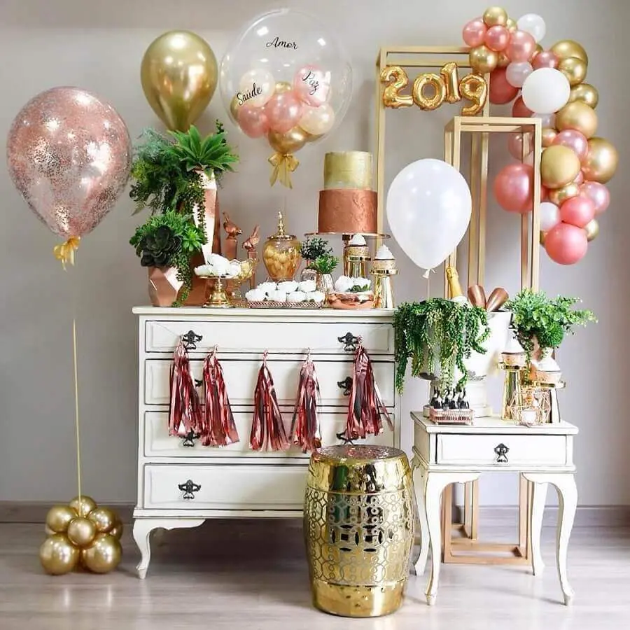 mesa decorada para festa de réveillon dourada e rose gold Foto Pinterest