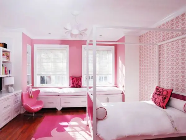 Quarto rosa pink com móveis brancos