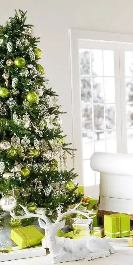 Christmas tree decorated green and silver Photo Pinterest