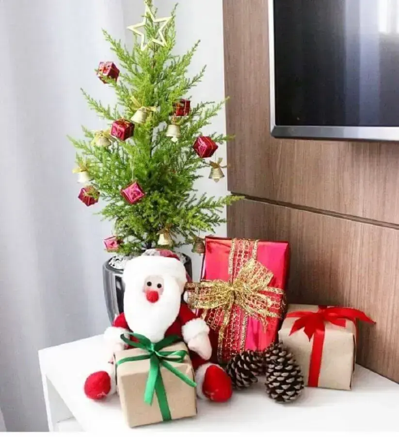 árvore de natal pequena simples decorada Foto Lori Pires