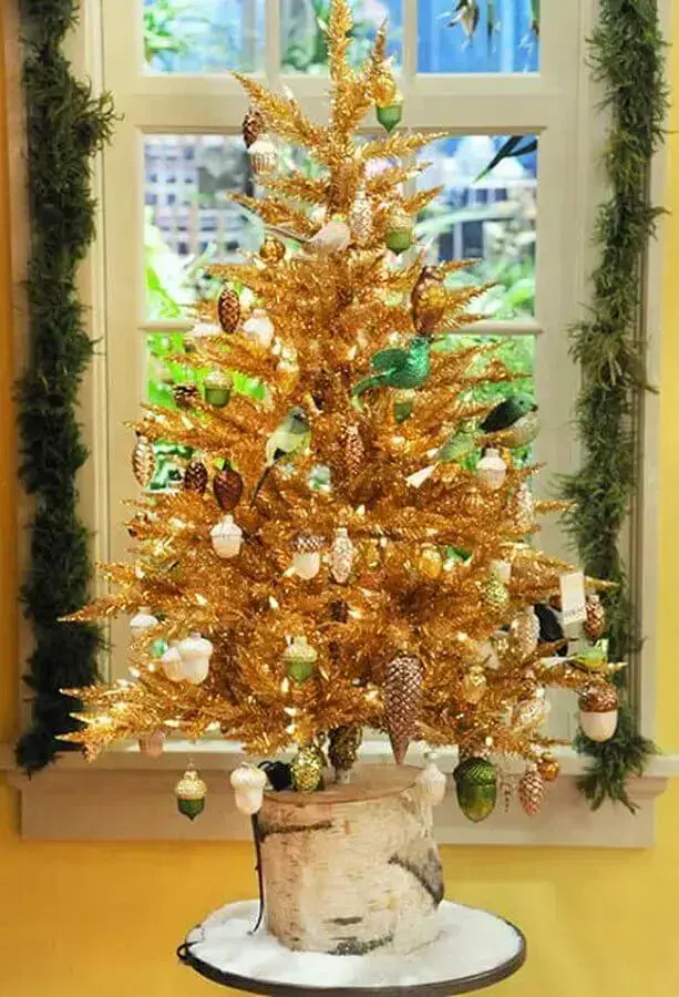 árvore de natal pequena toda dourada Foto Pinterest