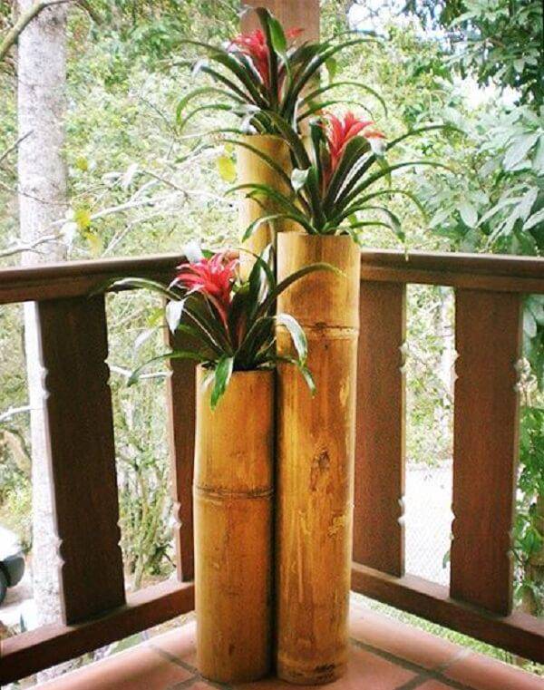 Artesanato com bambu para plantas encanta a decoração da varanda