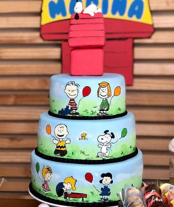 O bolo se inspira nos personagens do filme Snoopy