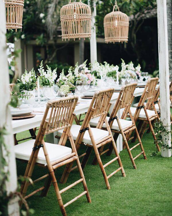 Decore o casamento com cadeiras feitas de artesanato com bambu