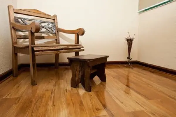 Combine os móveis com o piso flutuante