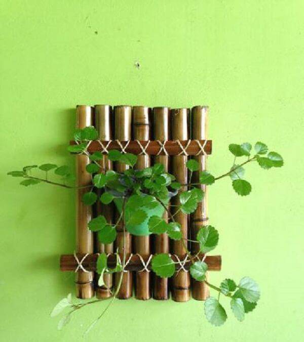 Forme um lindo jardim vertical feito de artesanato com bambu