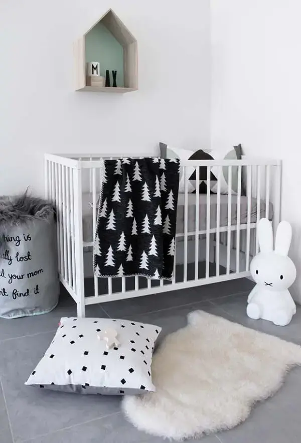 Modelo de cesto organizador cinza decora quarto de bebê. Fonte: Revista Viva Decora 2