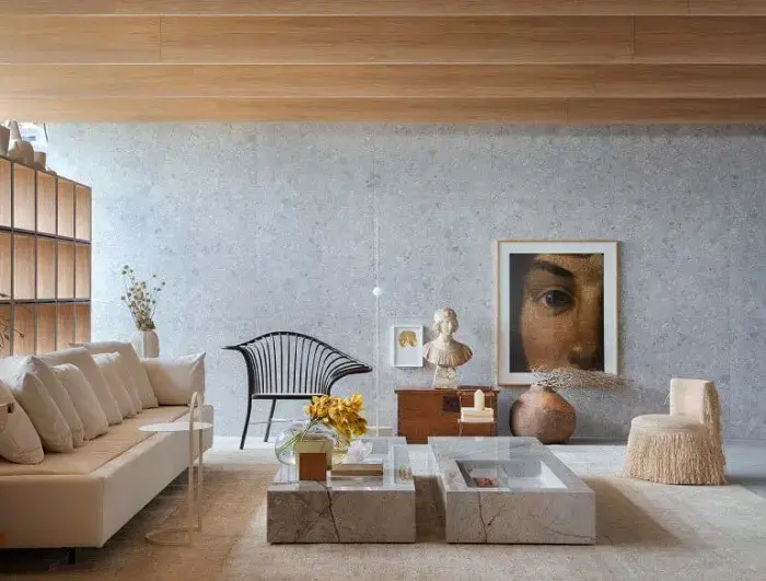 Sala de estar clean com mesa de centro de mármore