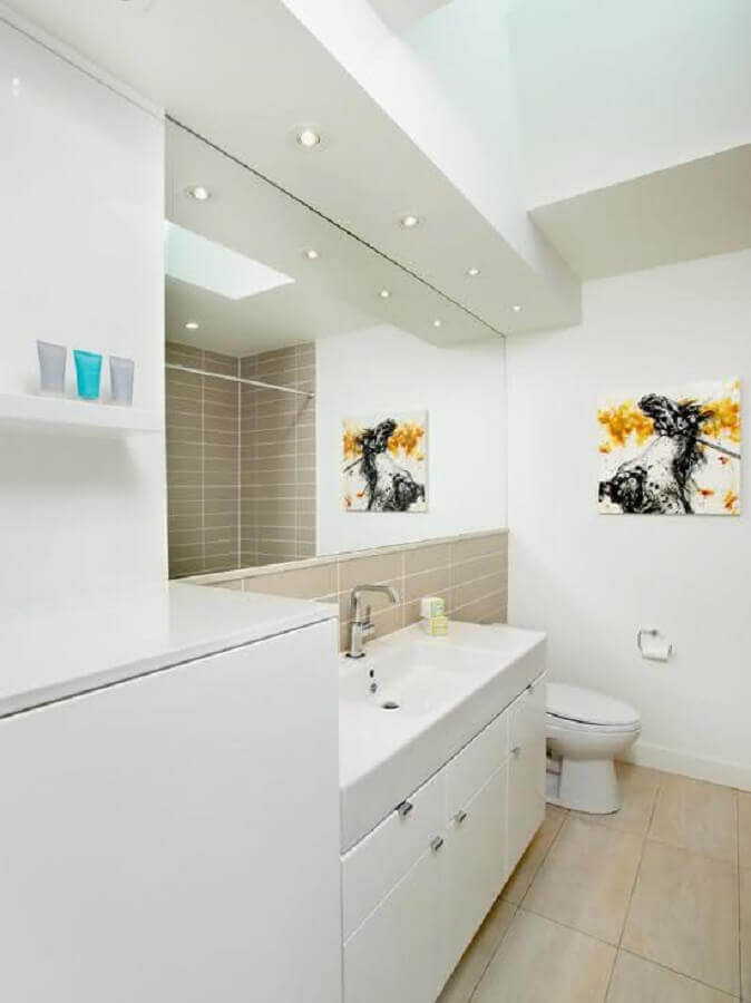 banheiro branco decorado com gabinete planejado Foto Ideias Decor