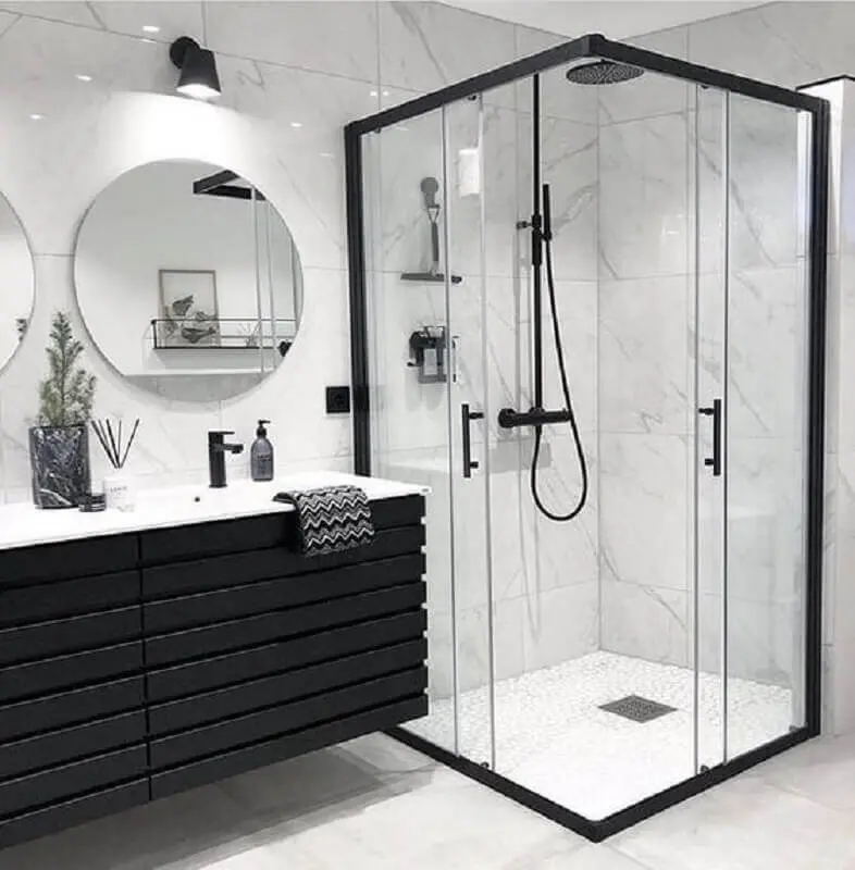 banheiro branco e preto com decoração moderna e minimalista Foto Dicas Decor