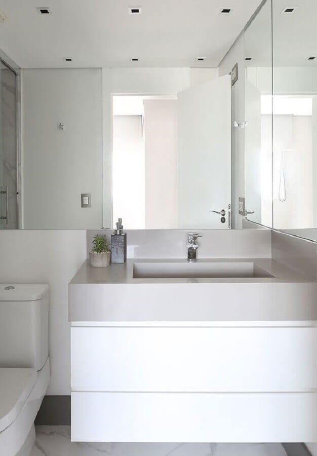 banheiro todo branco planejado Foto Casa de Valentina
