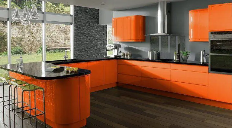 cor laranja - cozinha com armários laranjas 