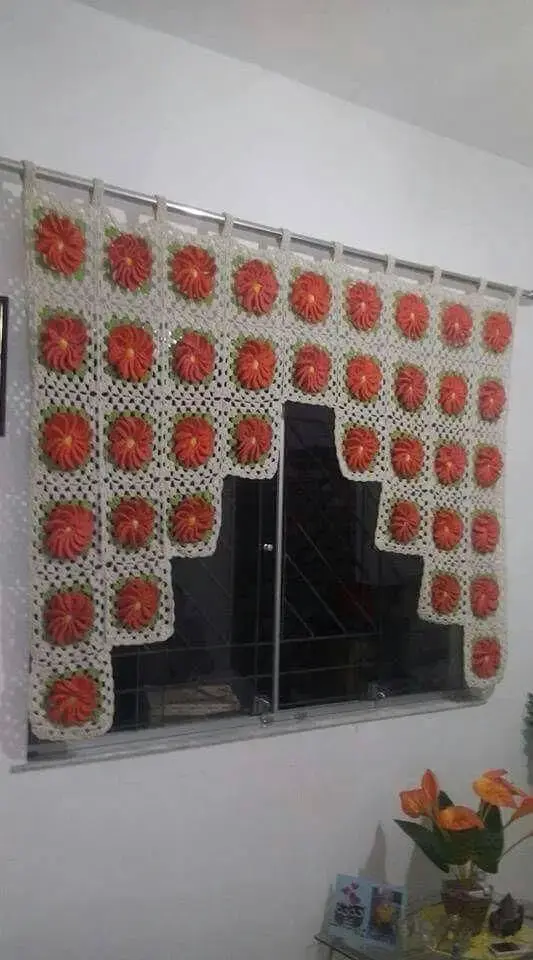 cortina de crochê - cortina branca e vermelha 