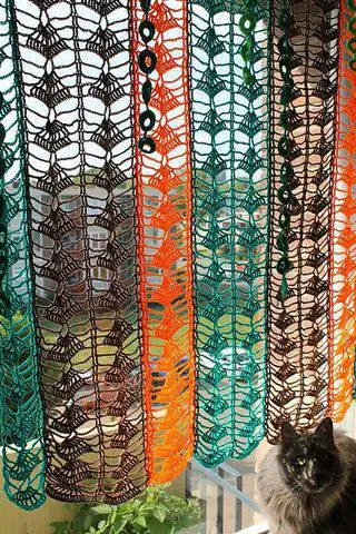 cortina de crochê - cortina colorida com listras verticais 
