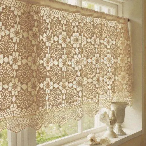 cortina de crochê - cortina com detalhes brancos 