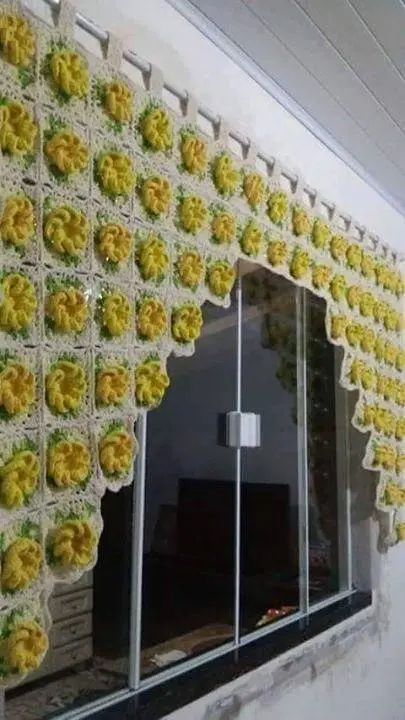 cortina de crochê - cortina com flores amarelas 