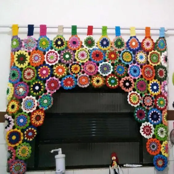 cortina de crochê - cortina de flores coloridas 