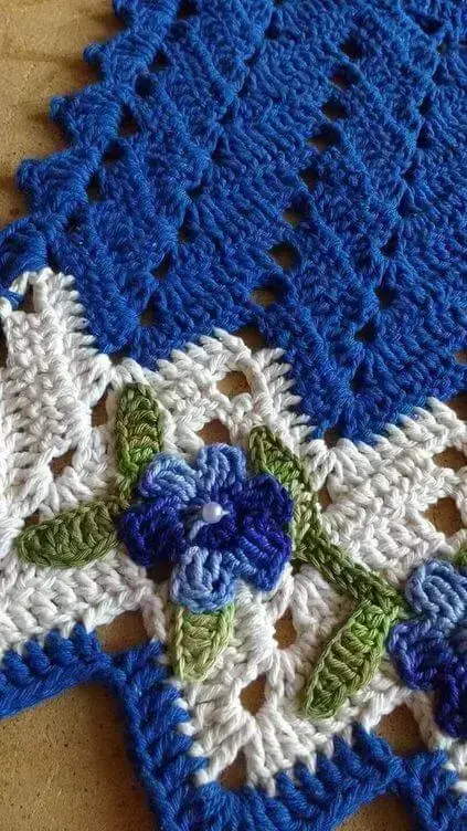 cortina de crochê - detalhe de cortina azul 
