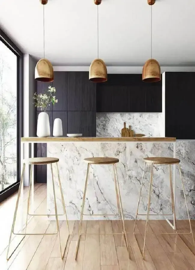 decoração cozinha moderna com mármore branco e armários pretos Foto Pinterest