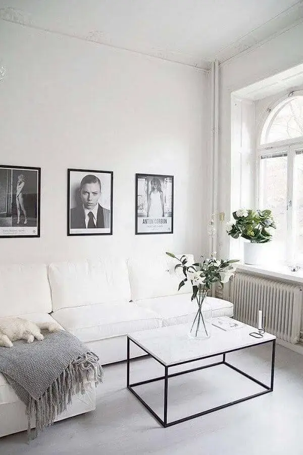 decoração minimalista para sala com mesa de centro de mármore branco Foto We Heart It