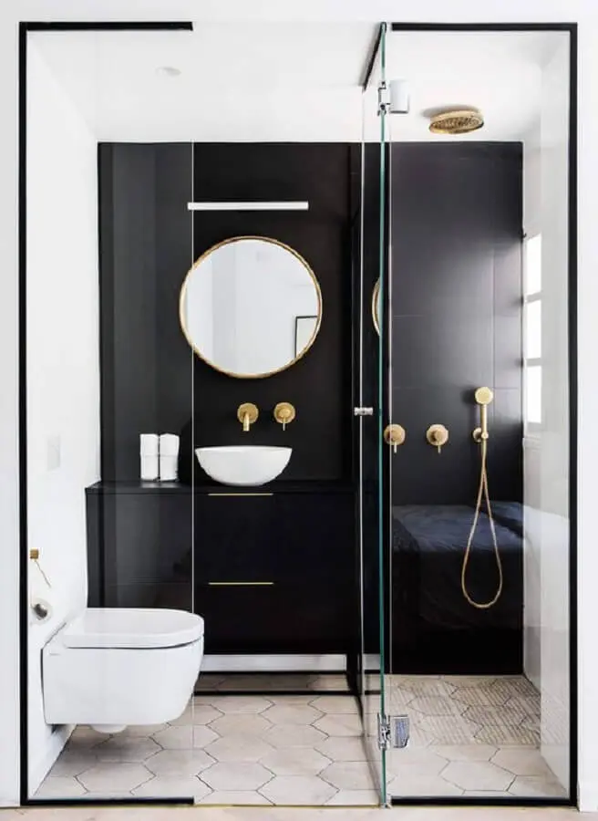 decoração moderna para banheiro preto e branco com detalhes em dourado Foto Pinterest