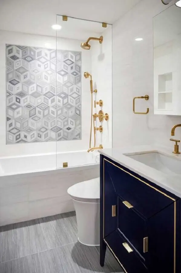 decoração para banheiro branco e azul com detalhes em dourado Foto Ideias Decor