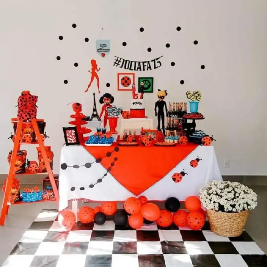 decoração para mesa de aniversário simples tema ladybug Foto Casa e Festa