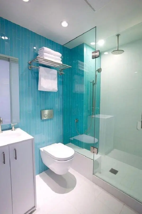 decoração simples para banheiro azul e branco Foto Pinterest