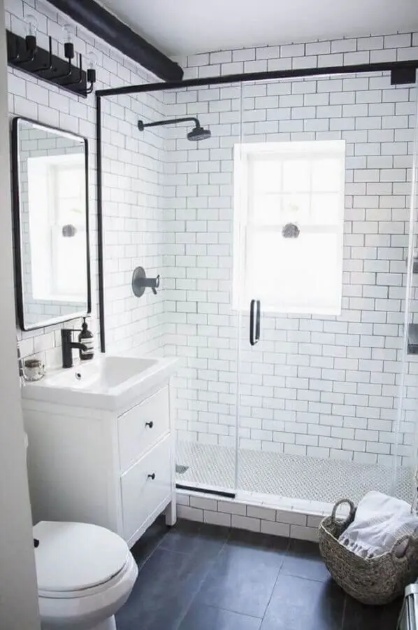 decoração simples para banheiro branco e preto Foto Industrial Home Decor