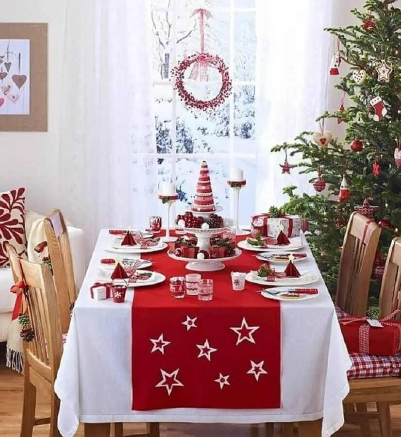 decoração tradicional para mesa de natal