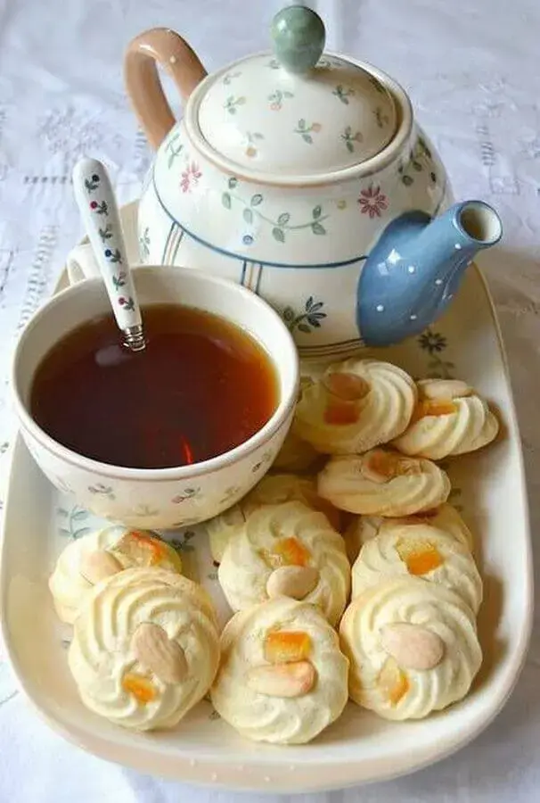 doces e chás para mesa de café da manhã decorada Foto Month of sundaes