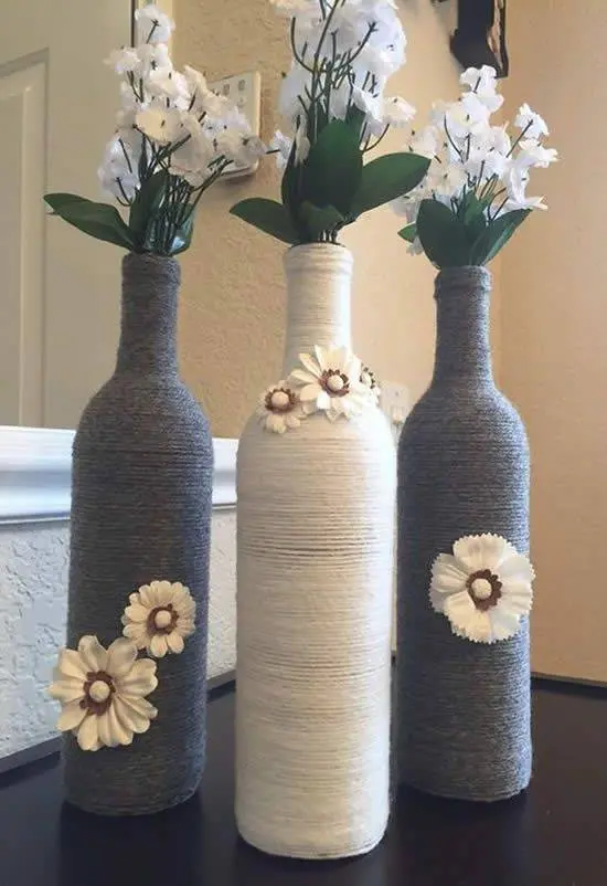 garrafas decoradas com barbante - garrafa com barbante e flores 